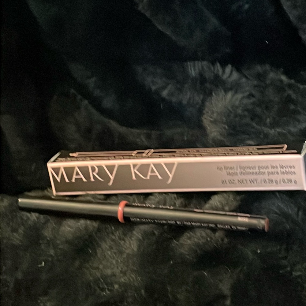 Mary Kay 
Lip liner 
Rose 
.01 0Z .